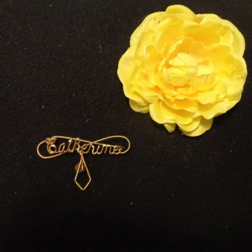 1940S 1950S SWEETHEART PIN SAYS CATHERINE IN GOLD WASH WIRE W TINY STONE